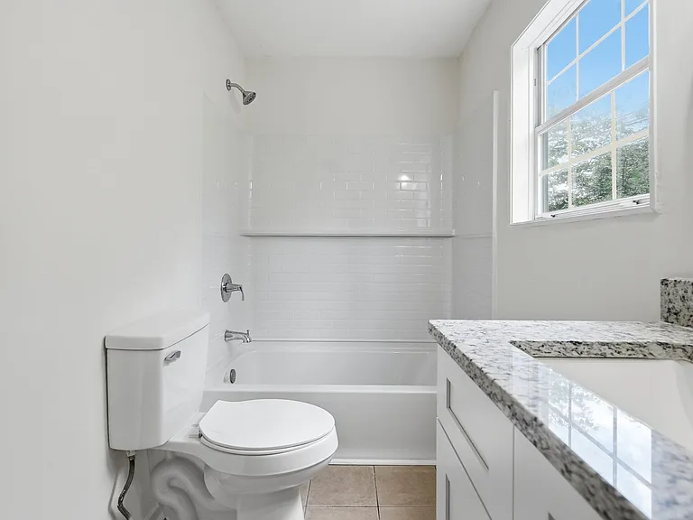 106 Sterling Ct — Photo 15