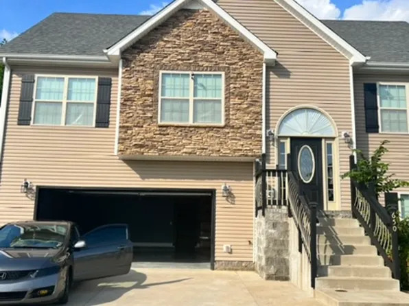 650 Fox Hound Dr, Clarksville, TN 37040