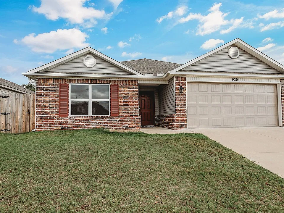 920 S Brambling Ln