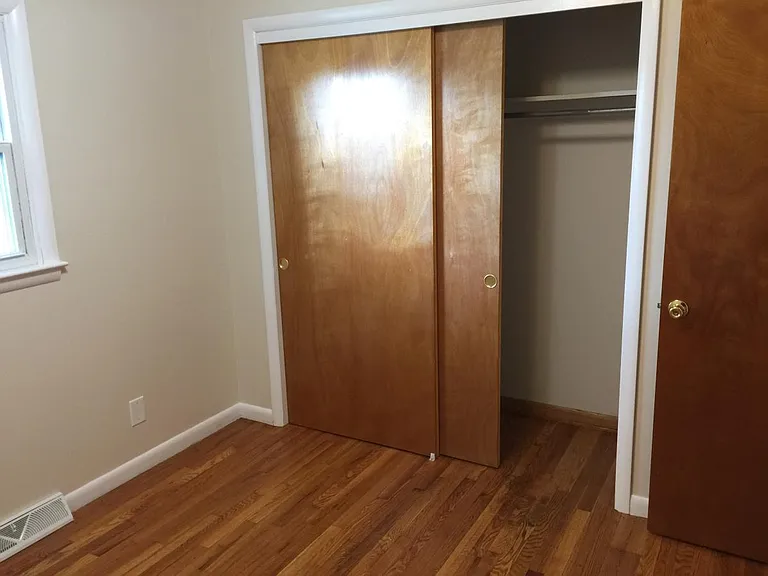 251 Brenton Dr — Photo 7