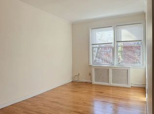 7731 166th St, Flushing, NY 11366