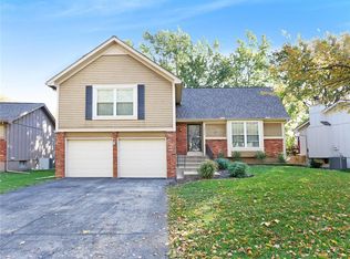 15011 S Sturgeon Dr, Olathe, KS 66062