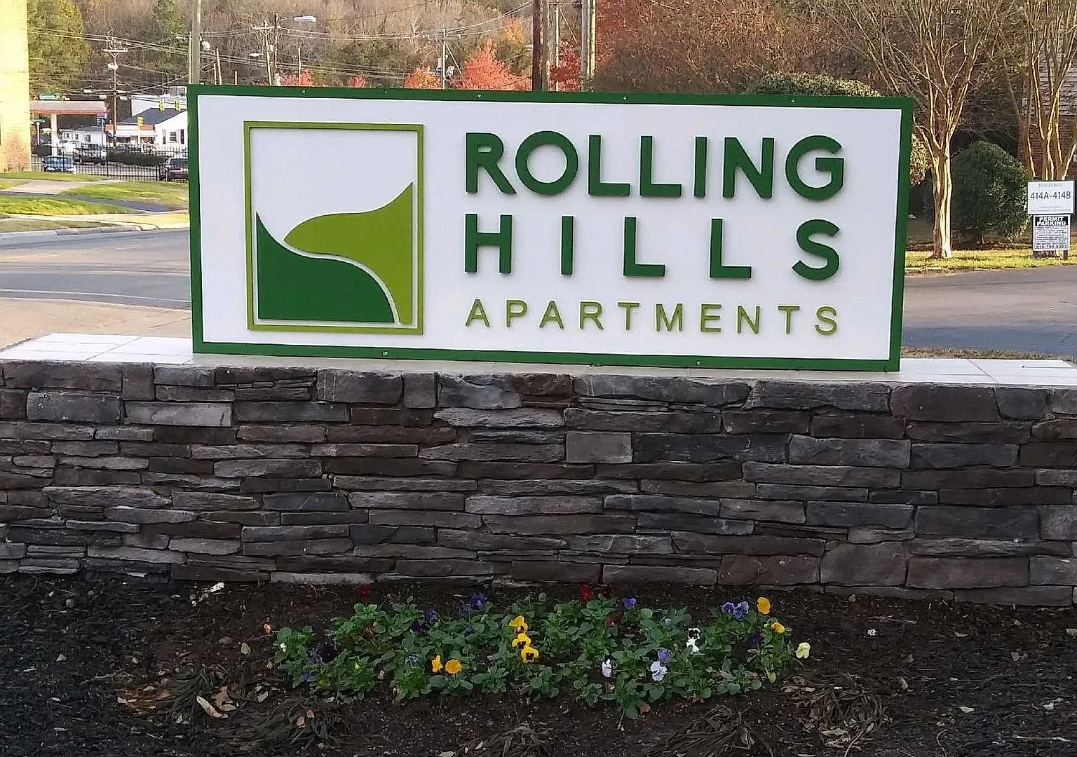 Rolling Hills Apartments — Photo 2