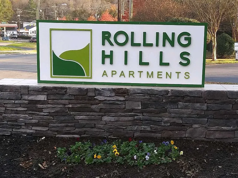Rolling Hills Apartments — Photo 4