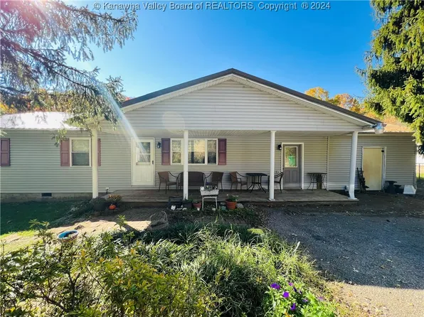819 N Claylick Rd, Ravenswood, WV 26164