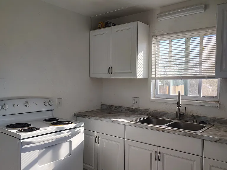 975-977 S Lowell Blvd — Photo 5