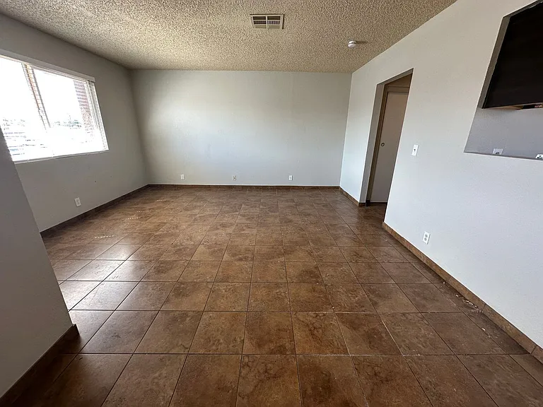 2420 Ellis St #C — Photo 8