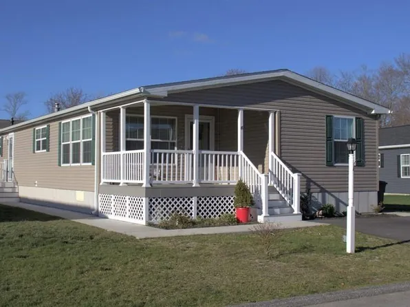 16 Blue Jay St, Tiverton, RI 02878