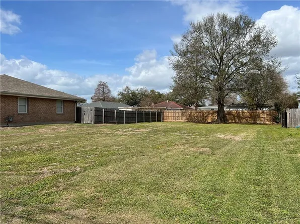 1335 Seville Dr, New Orleans, LA 70122