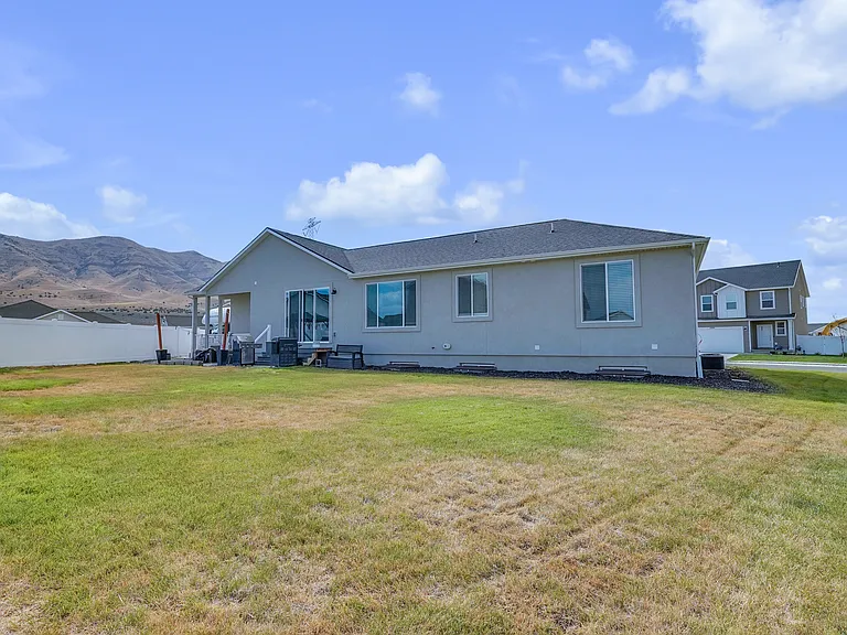 2409 E Woodbury Ln — Photo 24