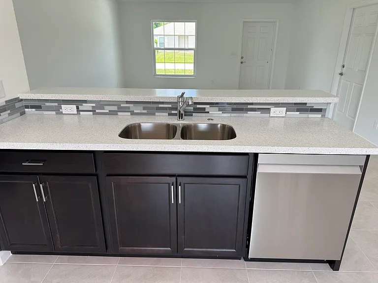 532 SW Buswell Ave — Photo 12