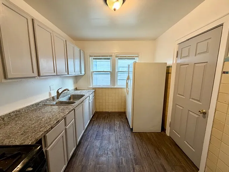 14590 Ardmore St — Photo 12