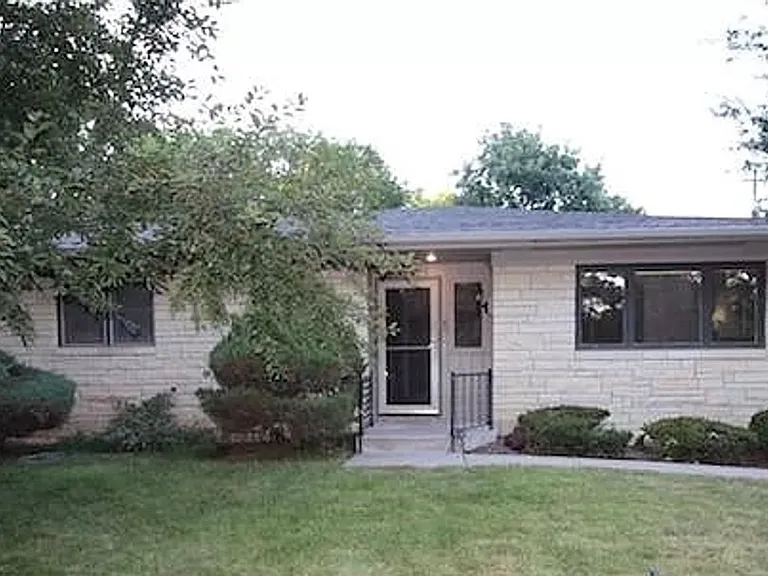 3800 Calvert St — Photo 1