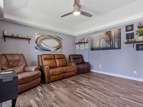 4th image of 925 Poppy Dr
