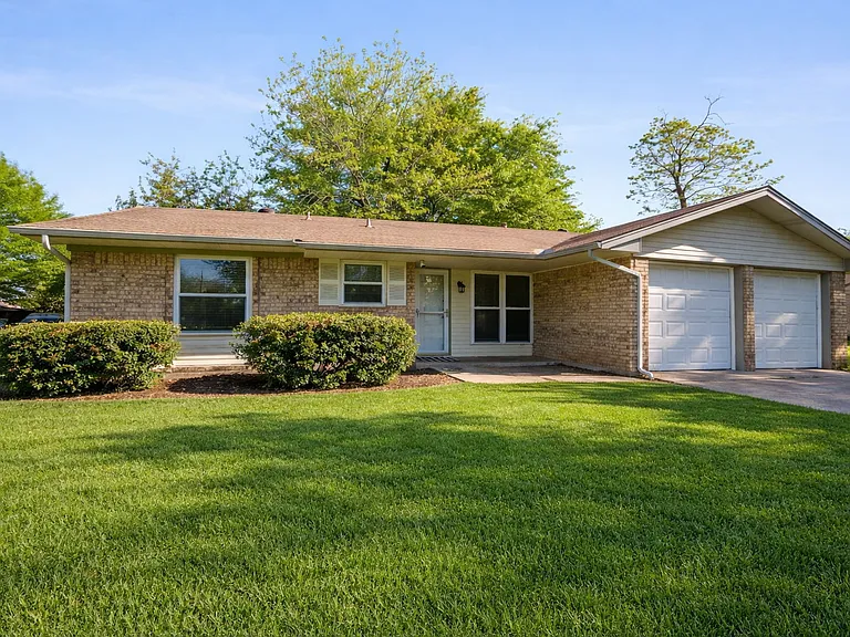 111 Sandy Ln — Photo 23