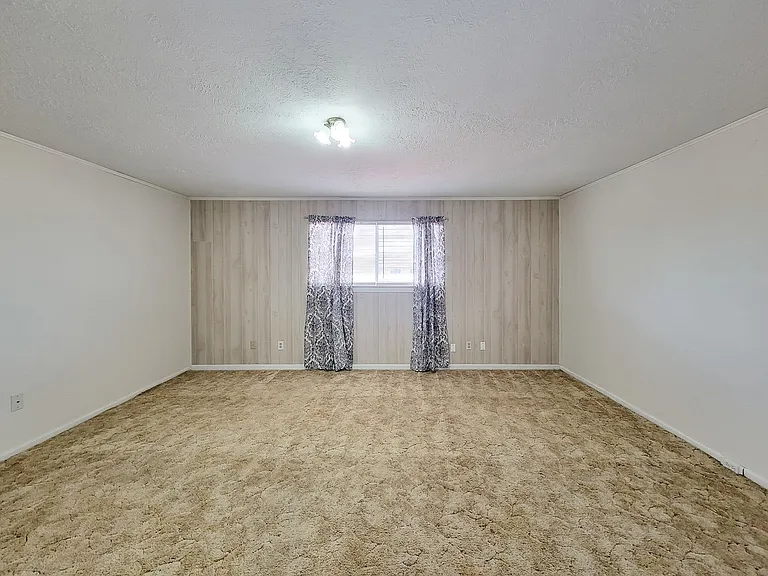 1815 Country Village Blvd — Photo 32