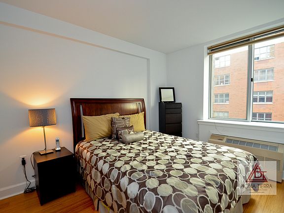 4th image of 505 W 47th St #4A