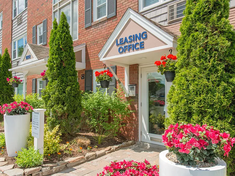 At Beacon Square, our on-site management and maintenance team is dedicated to making your apartment dreams a reality, ensuring your peace of mind.
