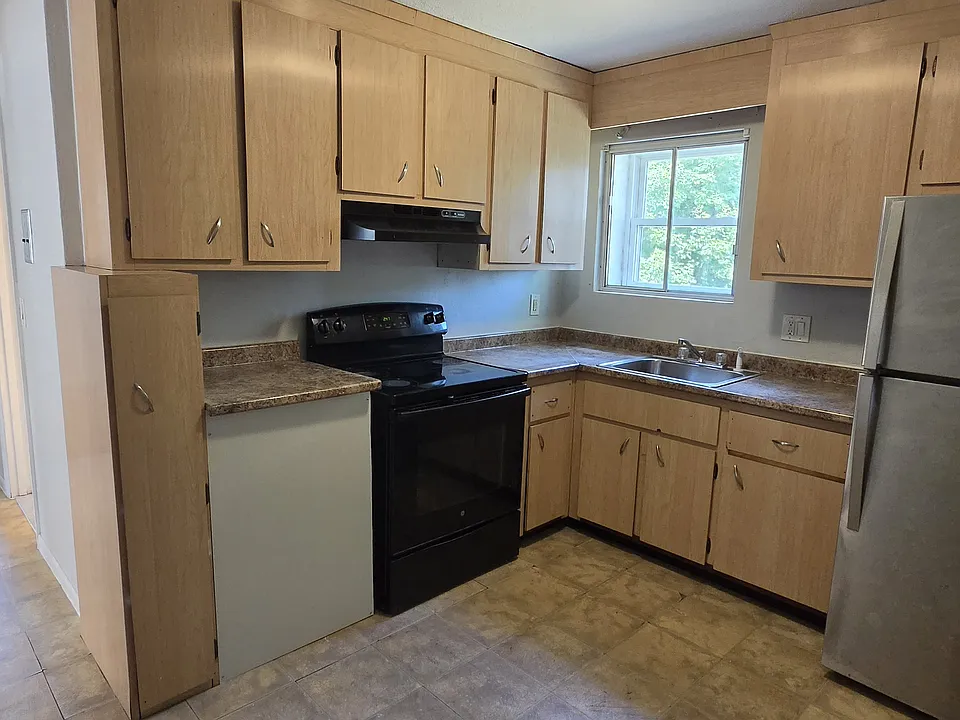 5 Waldemar Ave #3