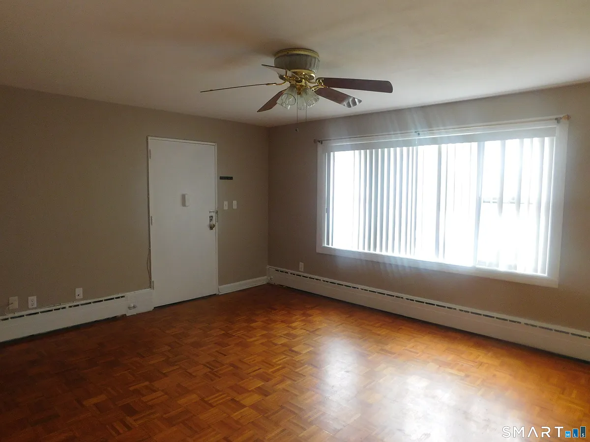 Building Photo - 45 Oakview Cir #203