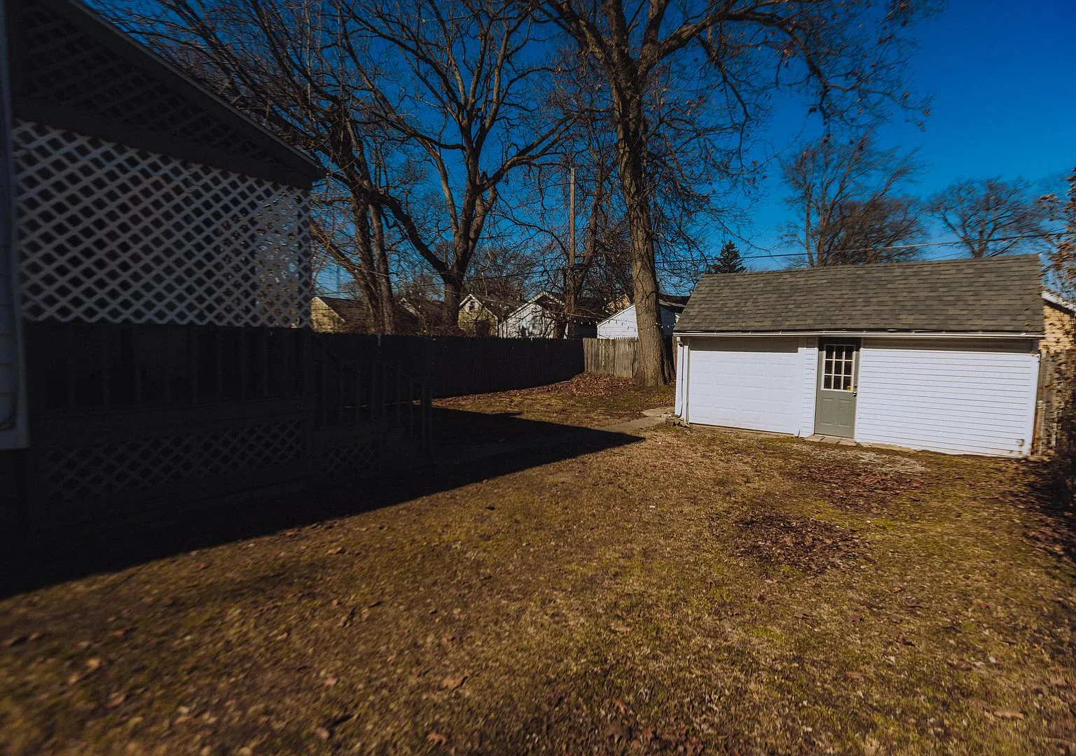 Very beautiful and updated three bedroom one bathroom house available for rent today! — Photo 3