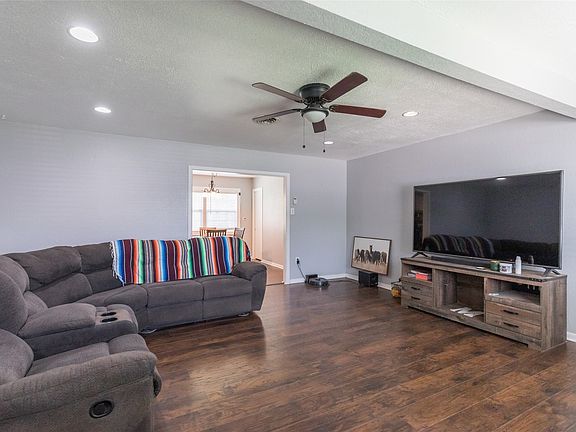 3rd image of 2057 Barrow St