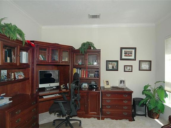 5th image of 3110 Edgewood Dr