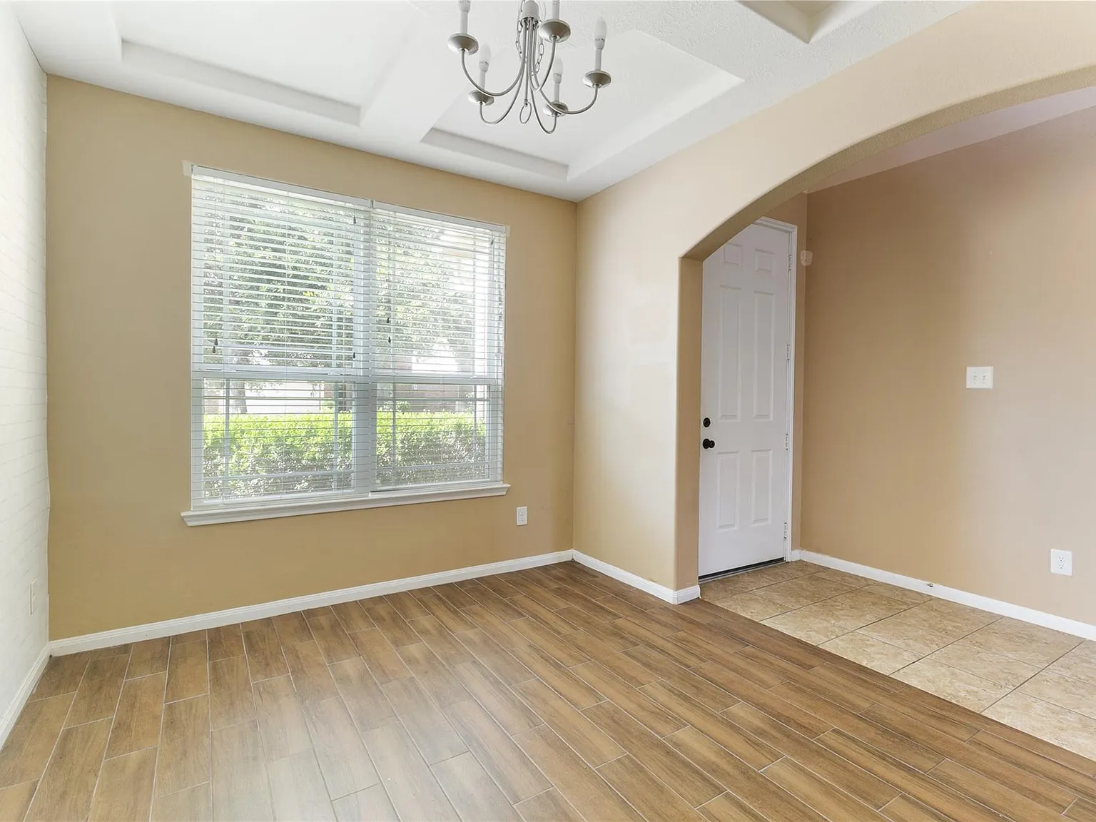 3 bed, 2.5 bath, 2310 sqft, $2,350 — Photo 2