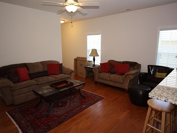 5th image of 102 Red Maple Ct