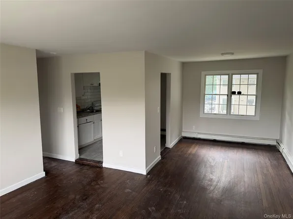 18 N 15th St, Wheatley Heights, NY 11798
