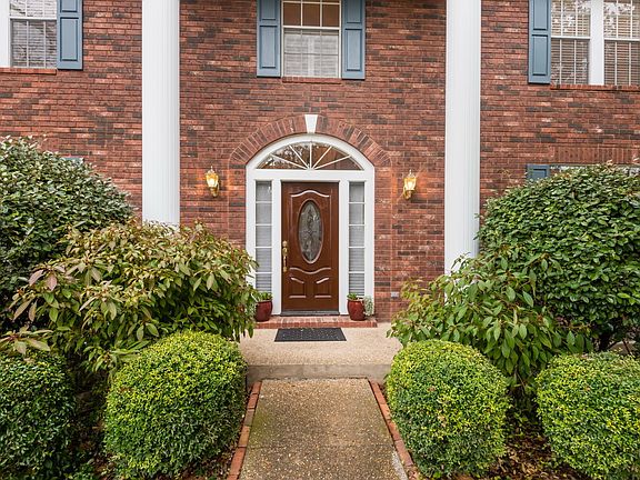 3rd image of 2607 Inwood View Dr
