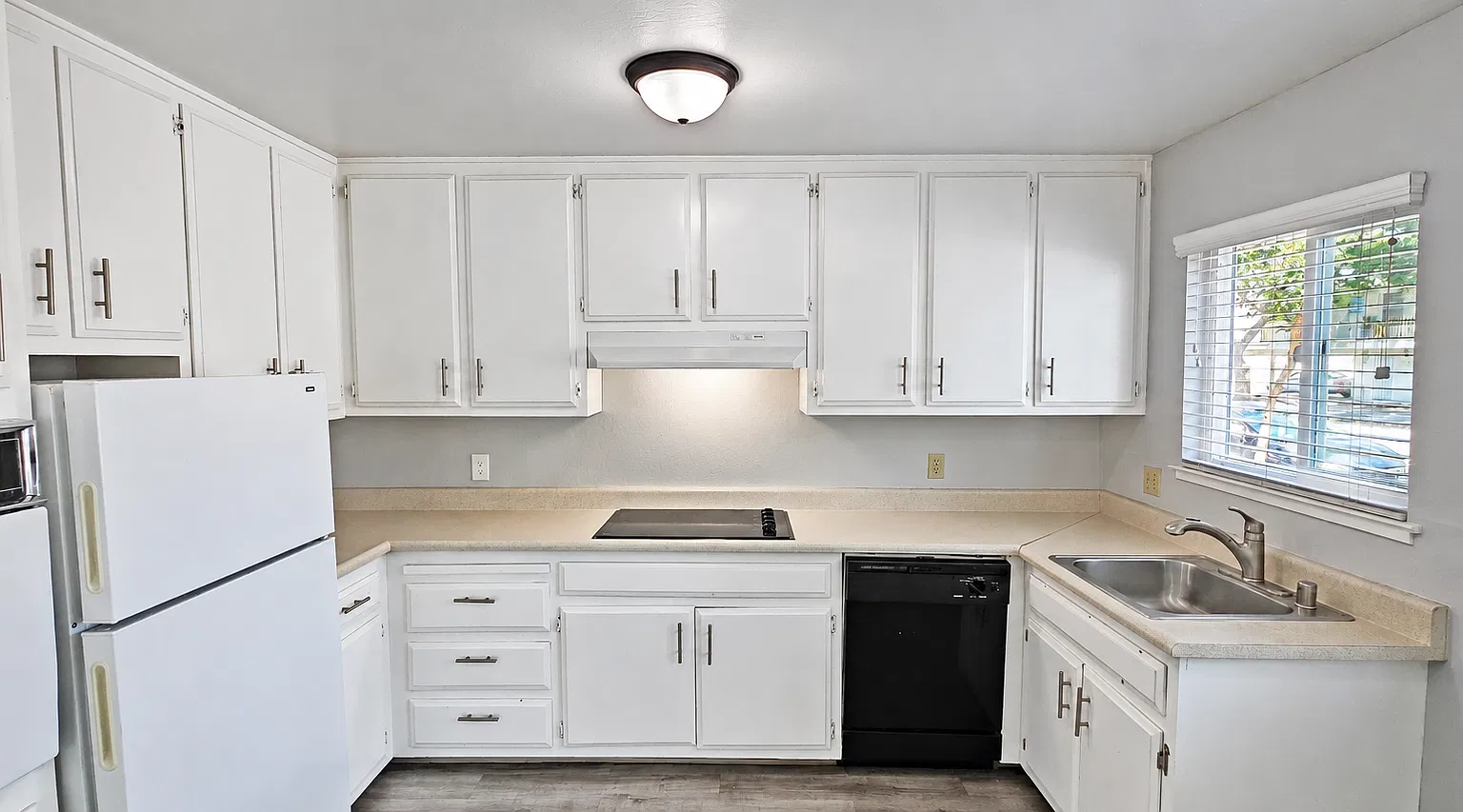 2 bed, 1000 sqft, $1,895 — Photo 1