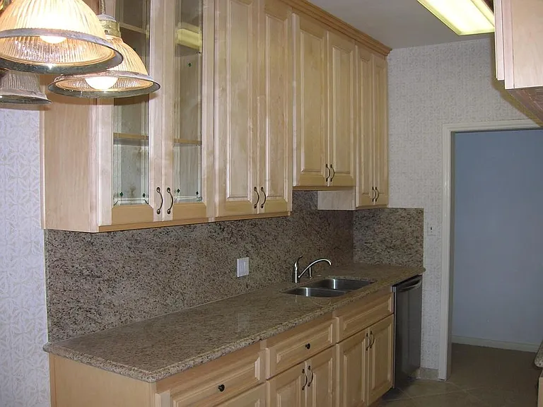 445 1/2 S Maple Dr — Photo 5