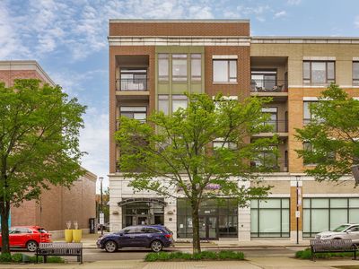 801 Village Center Dr UNIT 405, Burr Ridge, IL, 60527