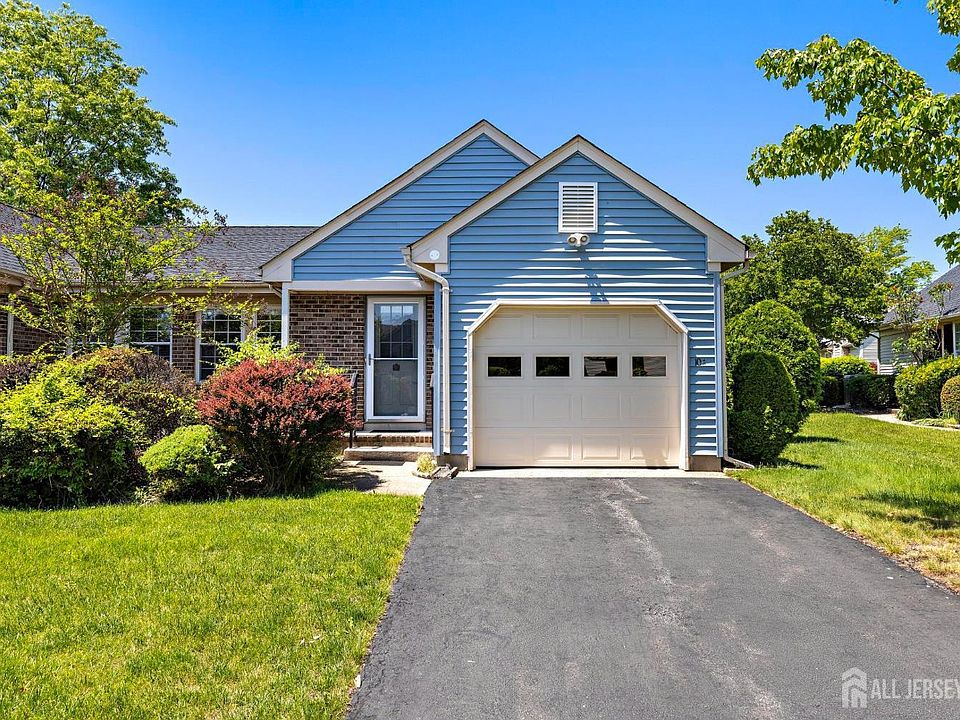 1st image of 10 Alexander Hamilton Ct #A