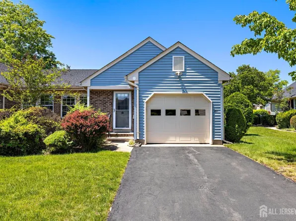 10 Alexander Hamilton Ct #A, Monroe Township, NJ 08831