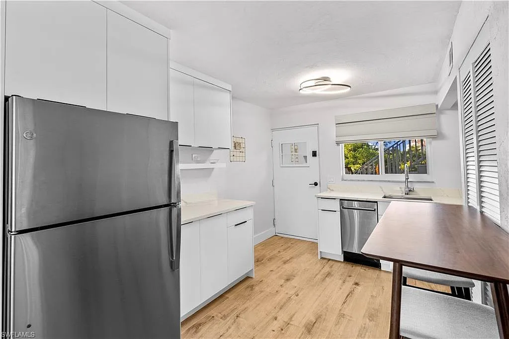 377 Vanderbilt Beach Rd — Photo 4