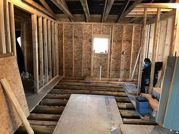 4th image of 801 Mechanic St