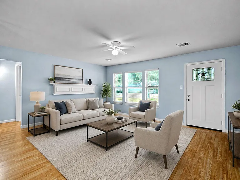 8921 Oak Knoll Ln — Photo 1