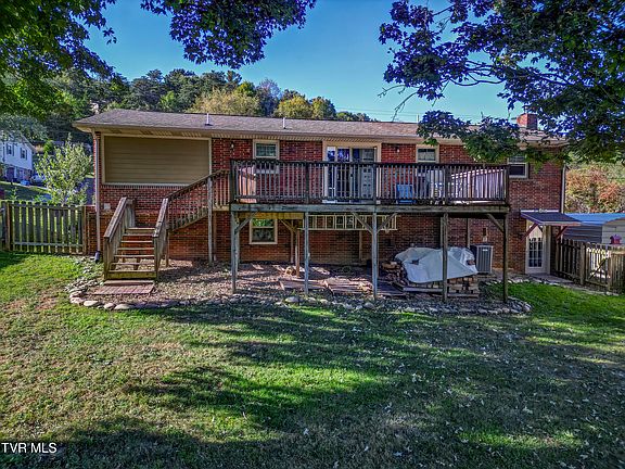 5th image of 608 Pine Ridge Rd