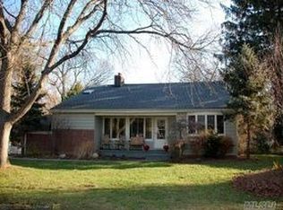 19 Old Town Ln, Halesite, NY 11743