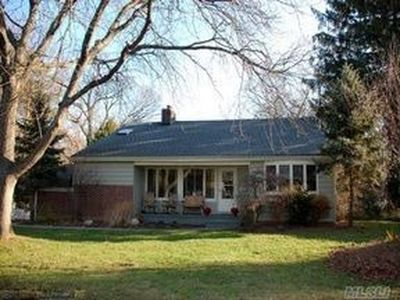 19 Old Town Ln, Halesite, NY, 11743