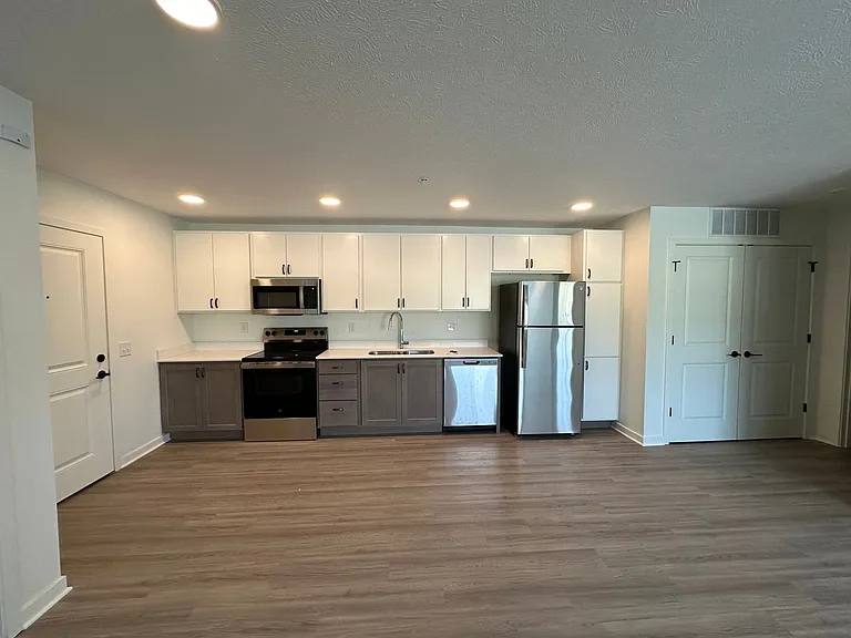 Foxtail Meadows - South — Photo 12