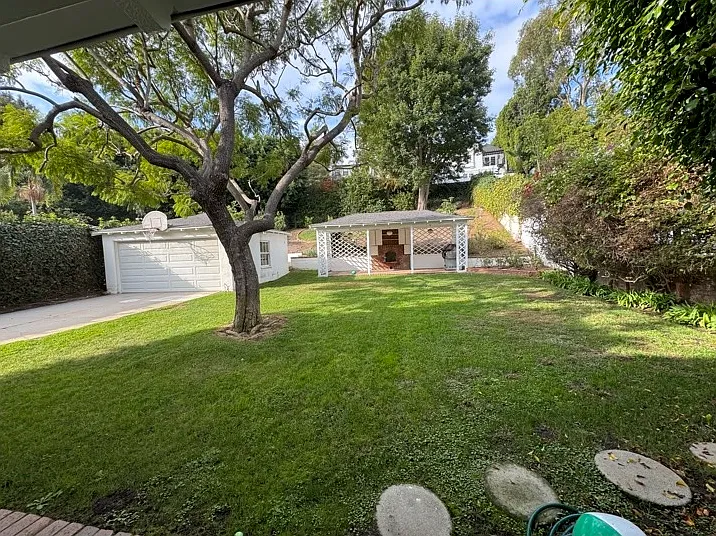 841 Warner Ave — Photo 3