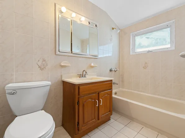 2452 East 74th Street image 17 of 27