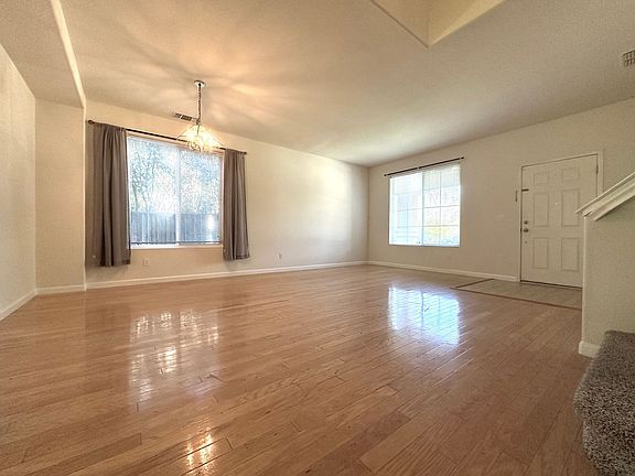 3rd image of 3832 Warbler Dr