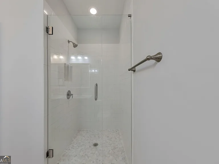 910 Brees Ct — Photo 16