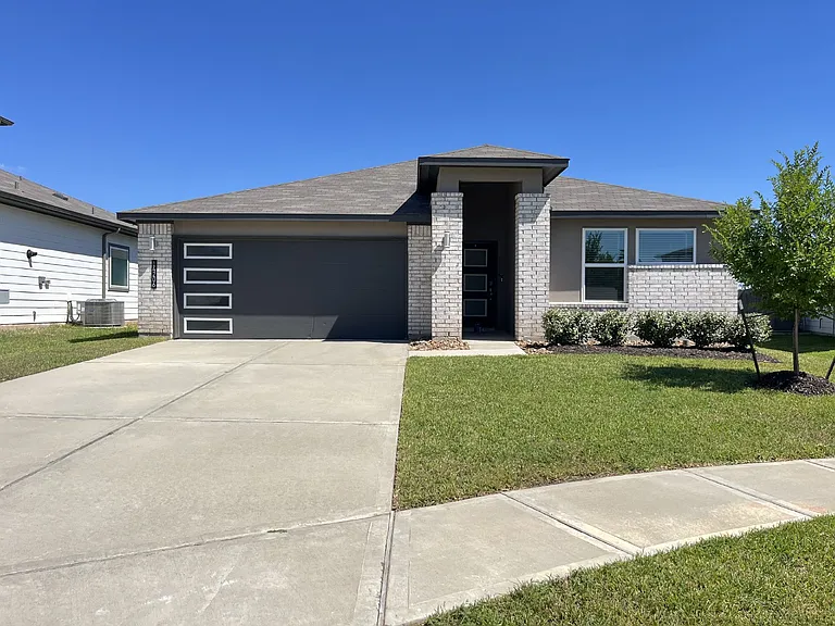 14206 Black Canyon Ln — Photo 2
