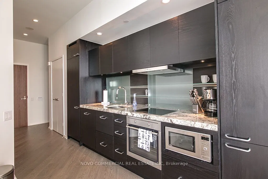 Chaz Yorkville — Photo 4