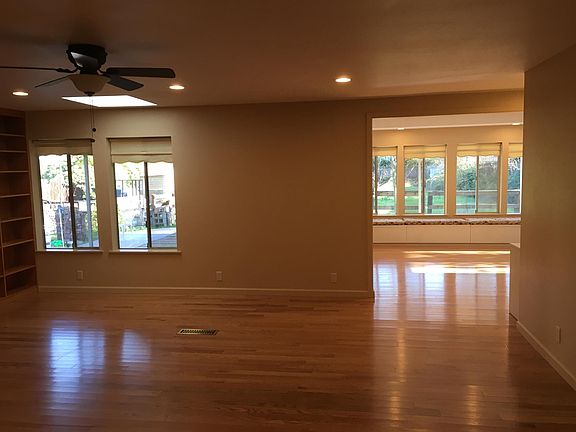3rd image of 470 Anton Ct